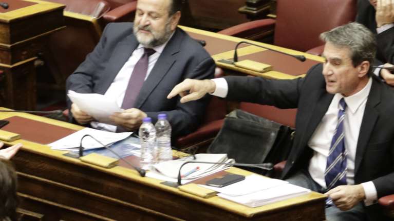 Νέα στοιχεία από Λοβέρδο στη Βουλή για τις πωλήσεις όπλων