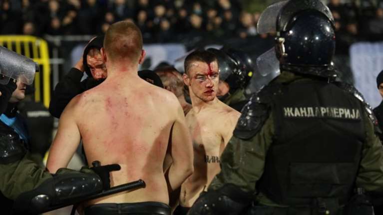 Άγριο ξύλο μεταξύ των οπαδών της Παρτιζάν στο Βελιγράδι