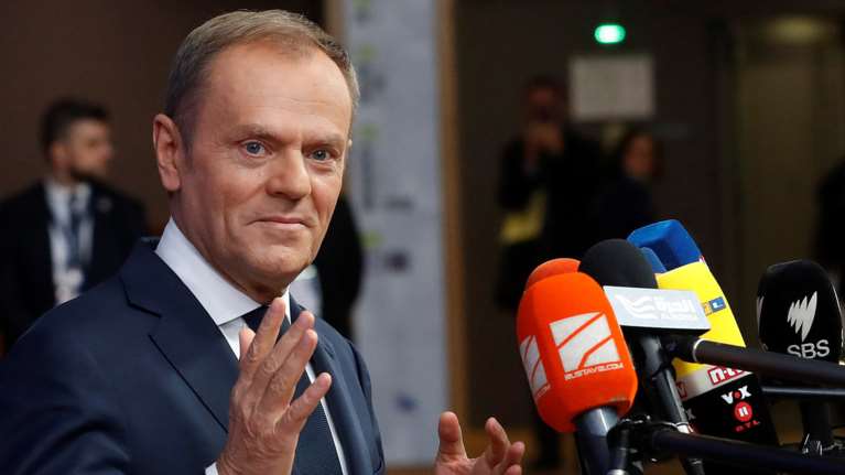 Επιμένει ο Τουσκ: Διχασμός Δύσης και Ανατολής στο προσφυγικό