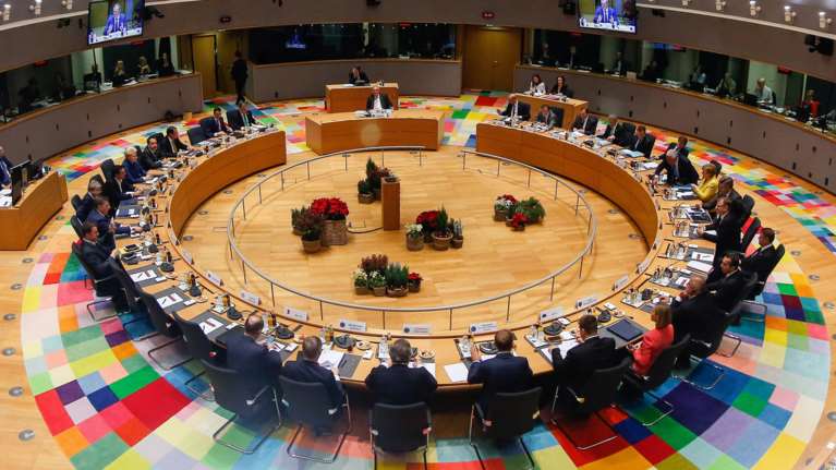 Ε.Ε: Στον δείπνο των ηγετών  το «σχίσμα» που άνοιξε ο Τουσκ