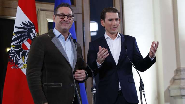 Συμφωνία Συντηρητικών &amp; Ακροδεξιάς για σχηματισμό κυβέρνησης