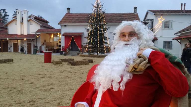 Κατερίνη: O Ιρλανδός Αη Βασίλης που κερνάει σοκολατάκια Βρυξελλών!