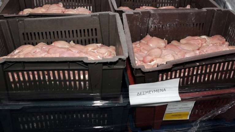 Κατασχέθηκαν 2,3 τόνοι με ακατάλληλη συκωταριά στον Πειραιά