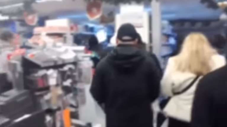 Έφοδος του Ρουβίκωνα σε αλυσίδα σούπερ μάρκετ στα Πετράλωνα