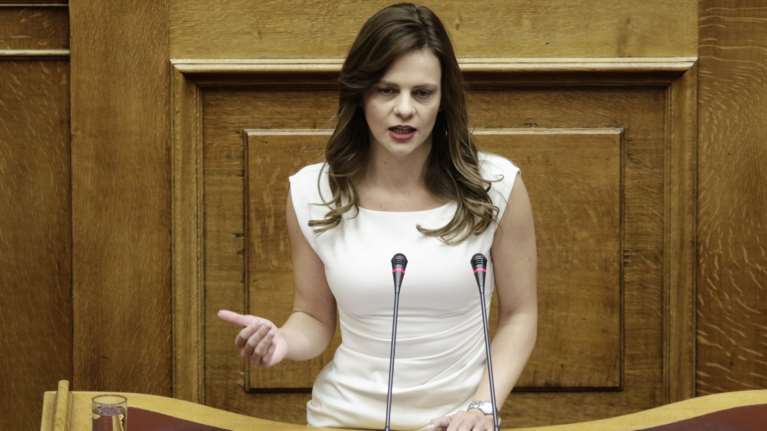 Βουλή: Πραγματικό θαύμα χαρακτήρισε η Εφη Αχτσιόγλου το πλεόνασμα στον ΕΦΚΑ