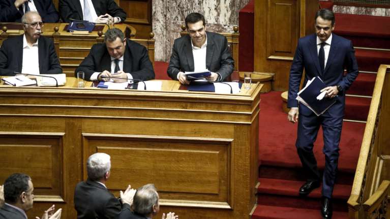 Μητσοτάκης: Αποτύχατε παταγωδώς - Τσίπρας: Η Ελλάδα επιστρέφει