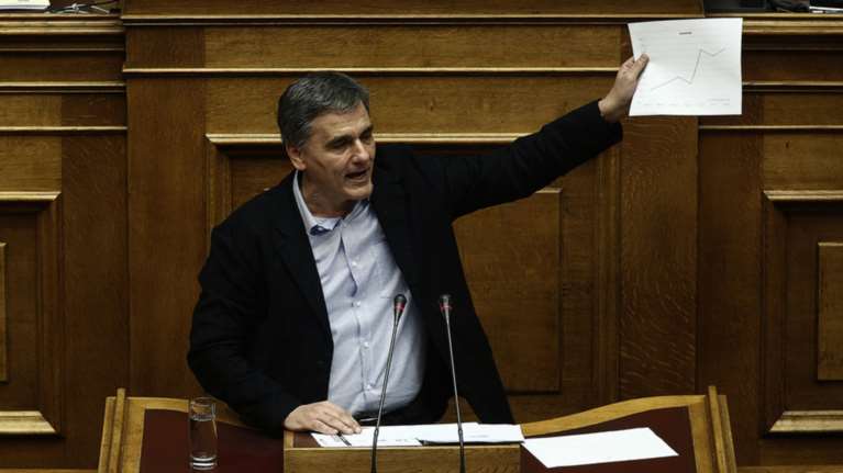 Ο Τσακαλώτος μετέφρασε οικονομικά τις «10 πληγές του Φαραώ»