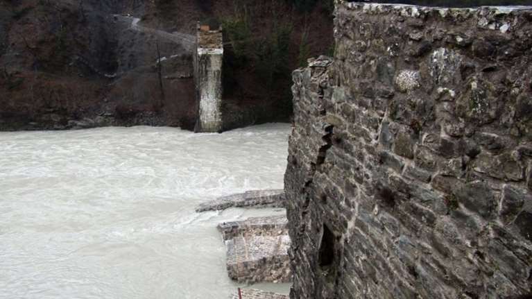 Το καλοκαίρι ξεκινά η αναστήλωση του ιστορικού γεφυριού της Πλάκας