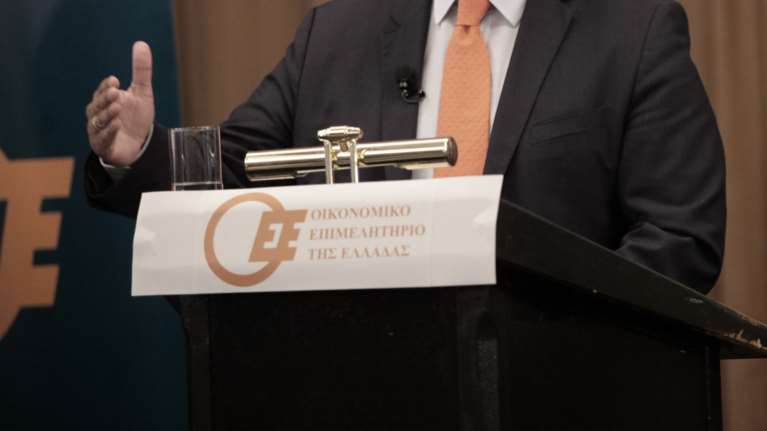 Τι ζητάει το Οικονομικό Επιμελητήριο για τους «άδικους» τόκους με τον μήνα