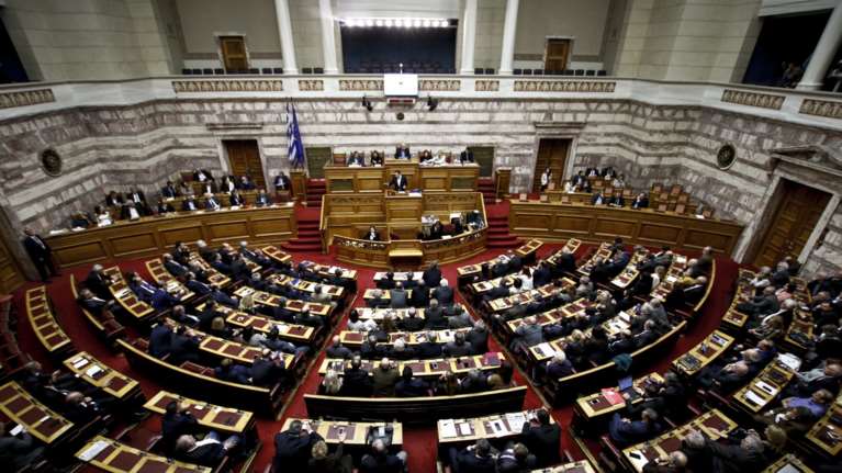 Ρυθμίσεις fast-track για πλειστηριασμούς, πρόστιμα &amp; φαρμακεία