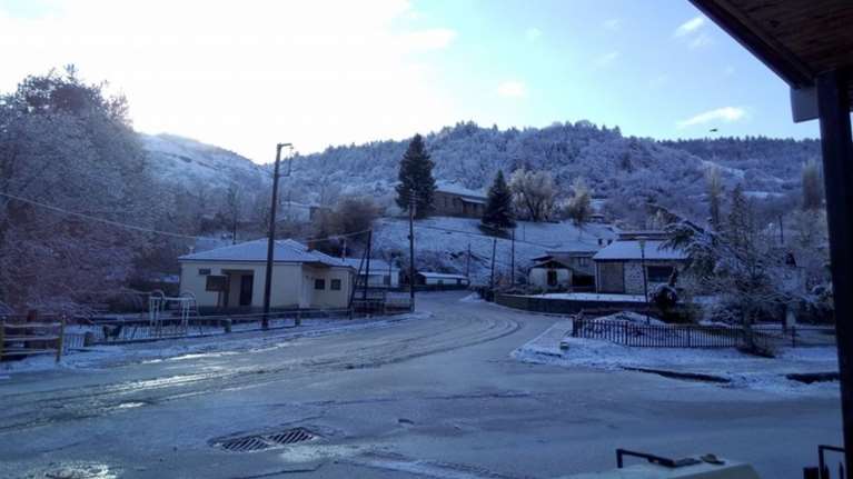 Επέλαση του χιονιά σε Στερεά Ελλάδα και Πελοπόννησο