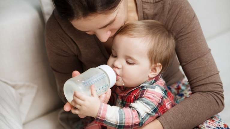 Άλλες πέντε παρτίδες παιδικό γάλα ανακάλεσε ο ΕΟΦ