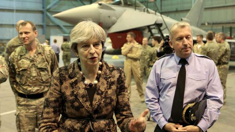 Στην Κύπρο η Τερέζα Μέι, σκληρό μήνυμα κατά Ρωσίας