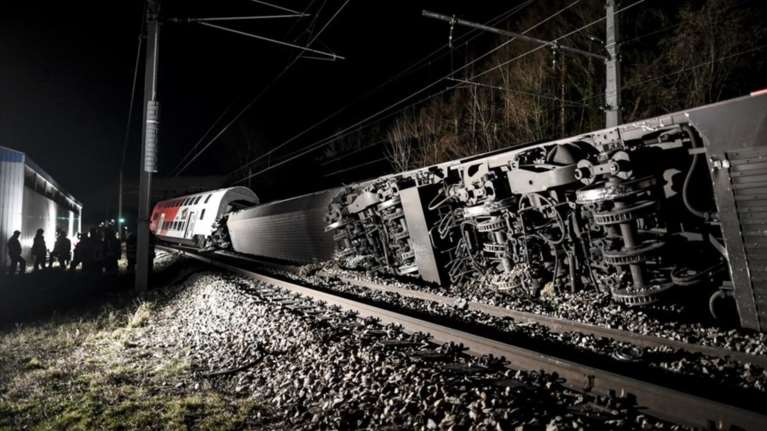 Σύγκρουση τρένων στην Αυστρία: Τουλάχιστον 8 τραυματίες
