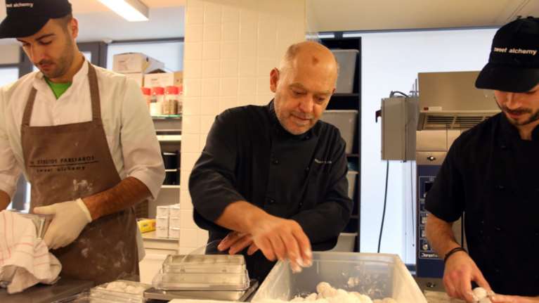 Ο &quot;εθνικός&quot; ζαχαροπλάστης Στ. Παρλιάρος και 3 συνταγές του για τις γιορτές