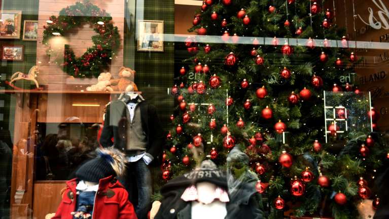 Το  ωράριο των καταστημάτων σήμερα &amp; παραμονή Χριστουγέννων