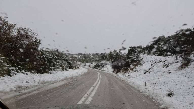 Αίγιο: 80χρονη γυναίκα βρέθηκε νεκρή, θαμμένη στο χιόνι - Την έψαχναν ώρες