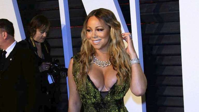 Η Μαράια Κάρει επιστρέφει στην Times Square παρά το φιάσκο