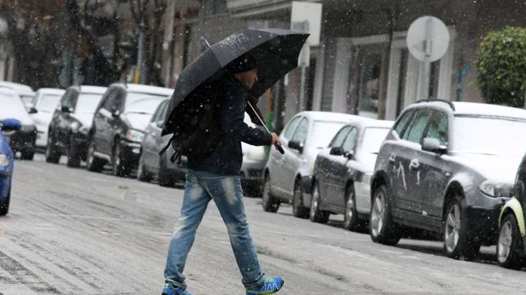 Παραμονή Χριστουγέννων με κρύο- υποχωρεί ο χιονιάς