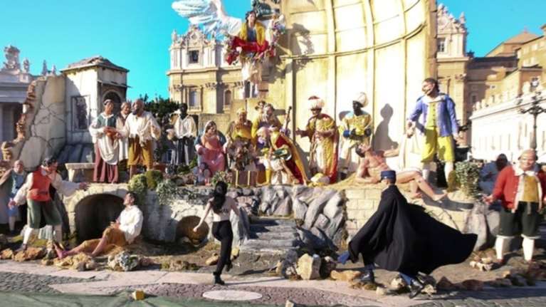 Επιχείρηση αρπαγής του Χριστού από ακτιβίστρια των Femen στο Βατικανό