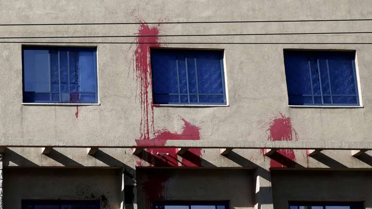 Επίθεση στην πρεσβεία του Ισραήλ: Συλλήψεις υπόσχεται ο Τόσκας