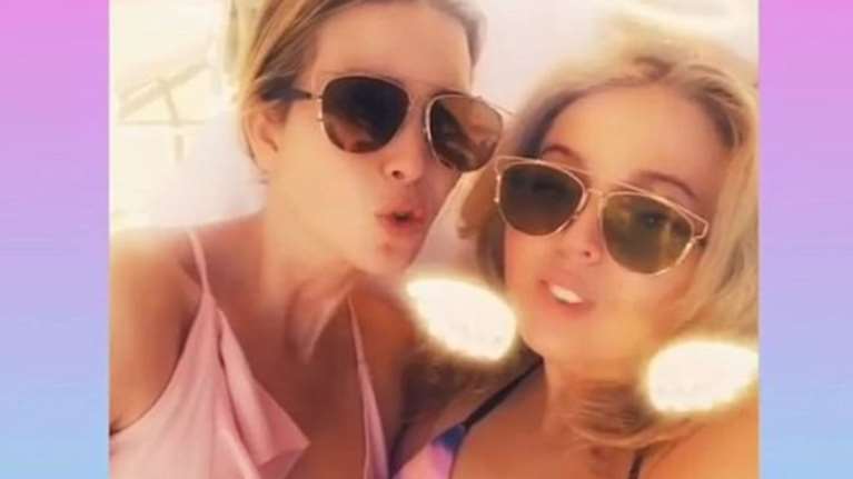 Ιβάνκα και Τίφανι στέλνουν ευχές... με μαγιό