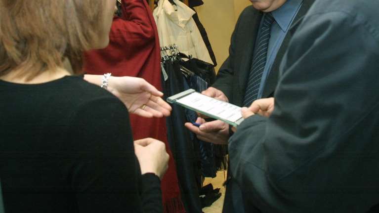 Είδε τους ελεγκτές και λιποθύμησε! Τον μετέφερε το ΕΚΑΒ