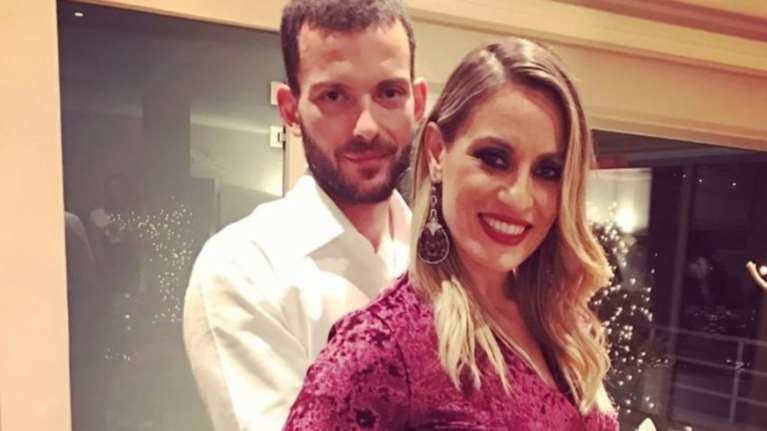 O σύζυγος της Ελεονώρας Μελέτη φωτογραφίζει την αγαπημένη του μετά τον γάμο