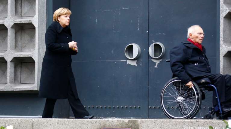 Ο Σόιμπλε δείχνει στη Μέρκελ και μια κυβέρνηση μειοψηφίας