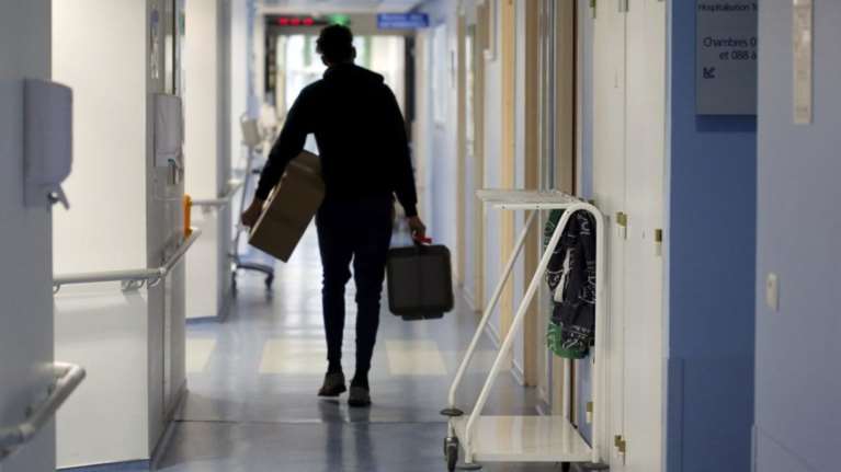 Αρνήθηκε να κόψει τη γενειάδα,τον απέλυσαν αλλά...δικαιώθηκαν