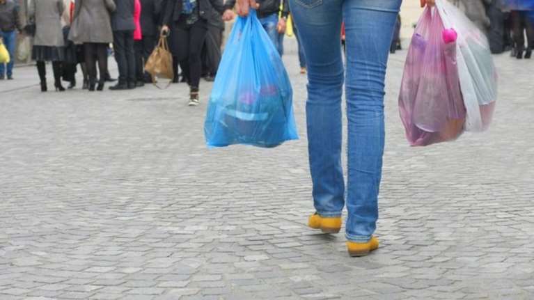 Τέλος οι δωρεάν πλαστικές σακούλες από αύριο, οδηγίες της ΕΣΕΕ
