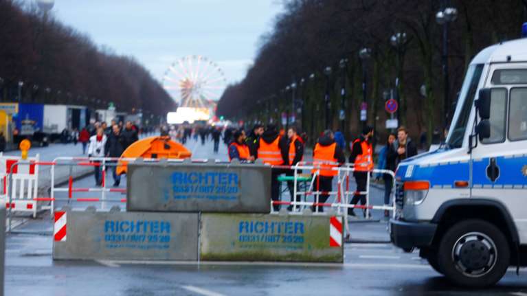 Ελεύθεροι σκοπευτές &amp; φράγματα με το φόβο του ISIS φωτό
