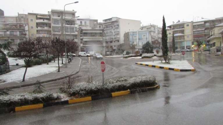 Χιόνια στη Δυτική Μακεδονία, απαγόρευση απόπλου στην Κυλλήνη