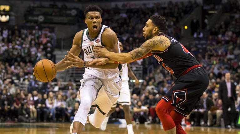 Η νέα φοβερή εμφάνιση του Greek Freak (vid)