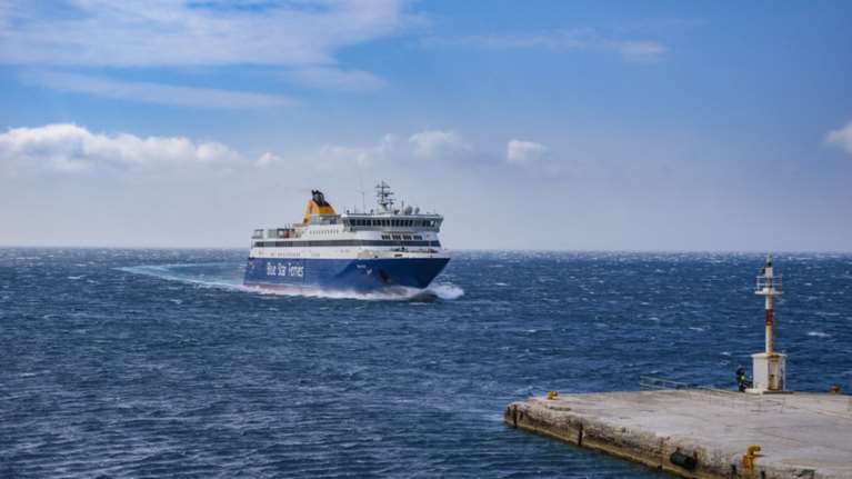 Κανονικά τα δρομολόγια των πλοίων μετά τη βελτίωση του καιρού