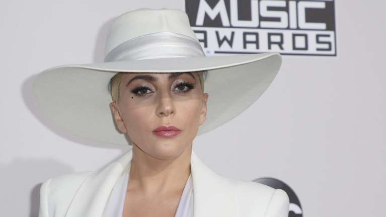 Lady Gaga: Η καυτή φωτογραφία της για το νέο έτος