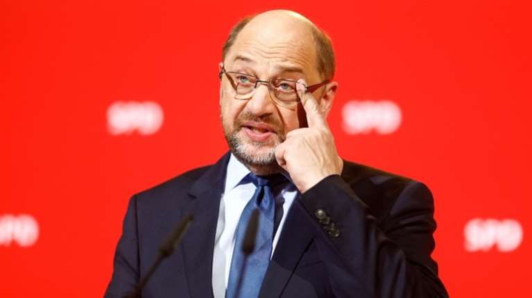 Πάει το «φαινόμενο Σουλτς» - στο ναδίρ η δημοτικότητά του