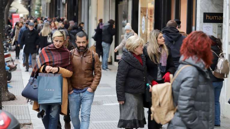 Κλειστά αύριο τα καταστήματα, τη Δευτέρα ξεκινούν οι χειμερινές εκπτώσεις