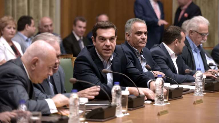 Εβδομάδα - φωτιά με προαπαιτούμενα, πλειστηριασμούς και Σκοπιανό