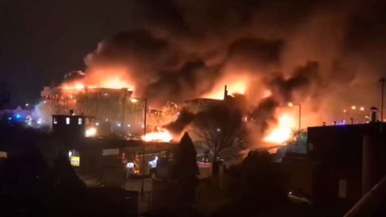 Μεγάλη πυρκαγιά σε εργοστάσιο στο Λονδίνο (ΦΩΤΟ&amp;ΒΙΝΤΕΟ)