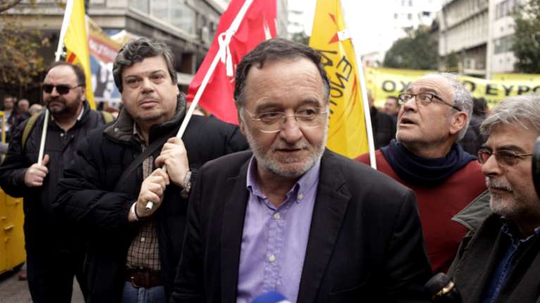 Στον πλειστηριασμό και τα γραφεία της Λαϊκής Ενότητας