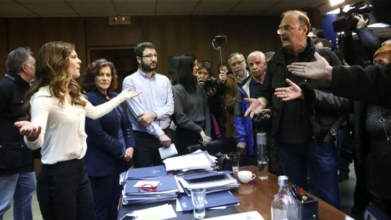 «Έφοδος» στο υπουργείο Εργασίας: «Για το δικαίωμα στην απεργία χύθηκε αίμα»