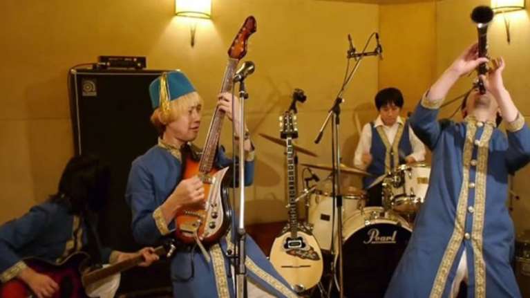 Ιαπωνικό συγκρότημα διασκευάζει το... «Βρε Μελαχρινάκι»! -βίντεο