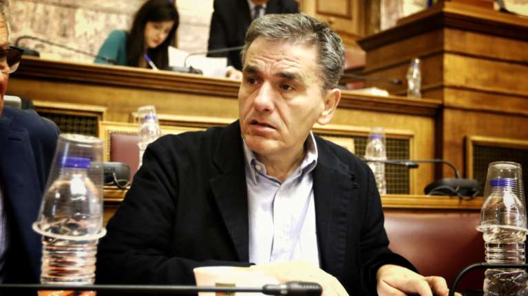 Πρόεδρος Τριτέκνων σε Τσακαλώτο: Μεγαλώστε τα παιδιά σας, με τα λεφτά μας