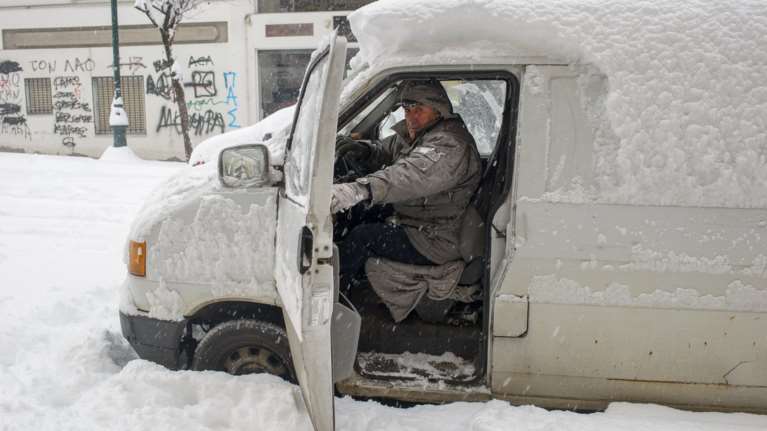 Τα πρώτα σημάδια του Θησέα: Σε ποιες περιοχές θα χτυπήσει τις επόμενες ώρες