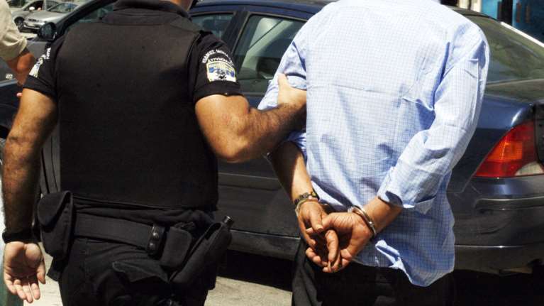 Επιασαν 59χρονο με καταδίκες 106 ετών φυλάκισης!