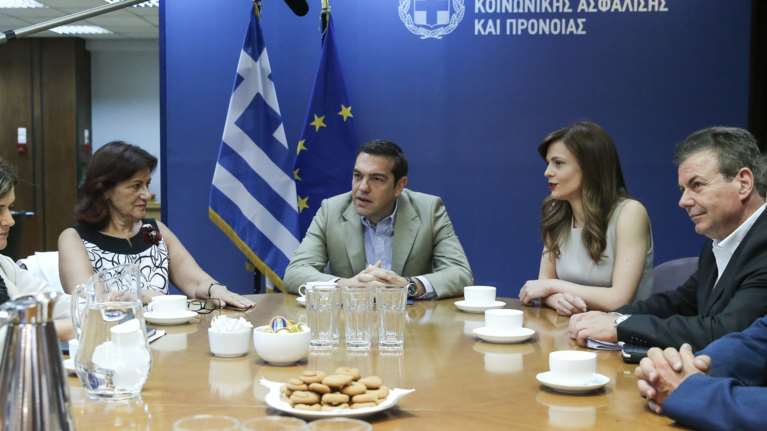 Με... συνταγή ΔΝΤ ο νέος «κόφτης» στα επιδόματα των τρίτεκνων