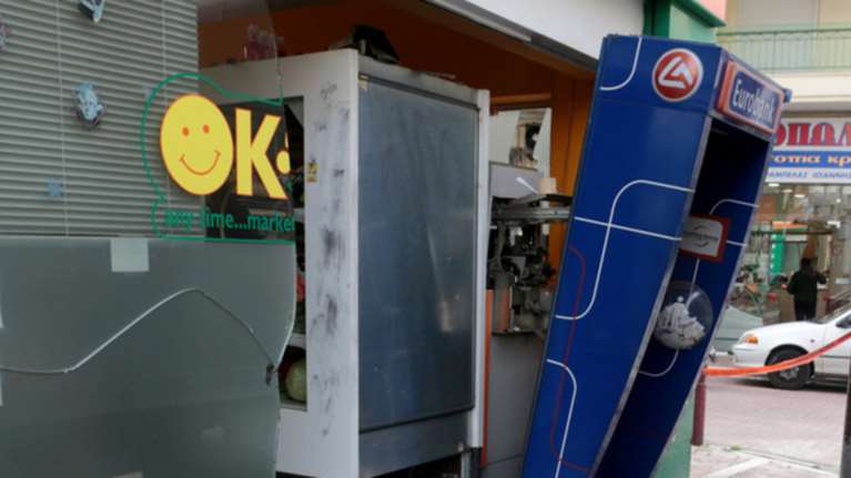 Aνατίναξαν ATM σε σούπερ μάρκετ στη Δάφνη
