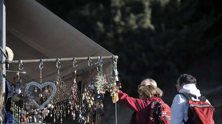 Bloomberg: Από «καραμπόλα» η ενίσχυση του τουρισμού της Ελλάδας