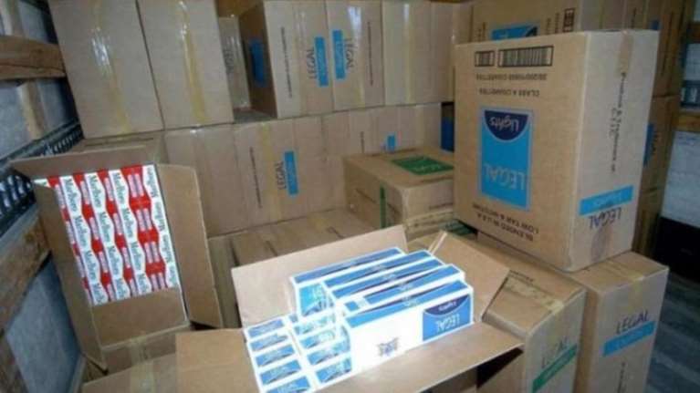 Τον έπιασαν χωρίς δίπλωμα και με φορτίο λαθραία τσιγάρα